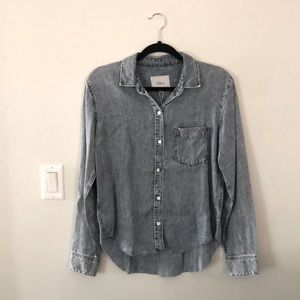 NWT RAILS LIGHT-WASH DENIM RAW HEM BUTTON DOWN